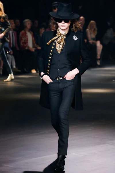 Look 30